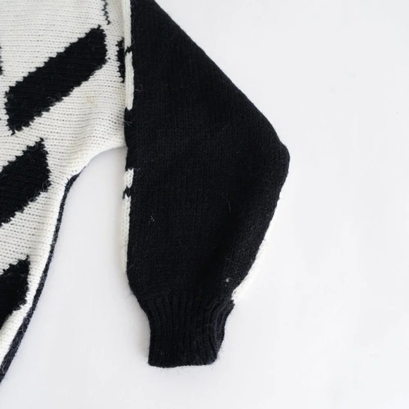 Vintage  Liana Petites Black & Cream Geometric Shapes Knit Crewneck Sweater S - Picture 6 of 13